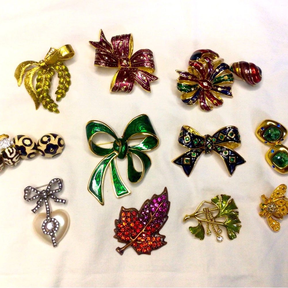 YOU CHOOSE Joan Rivers Brooches and Earrings